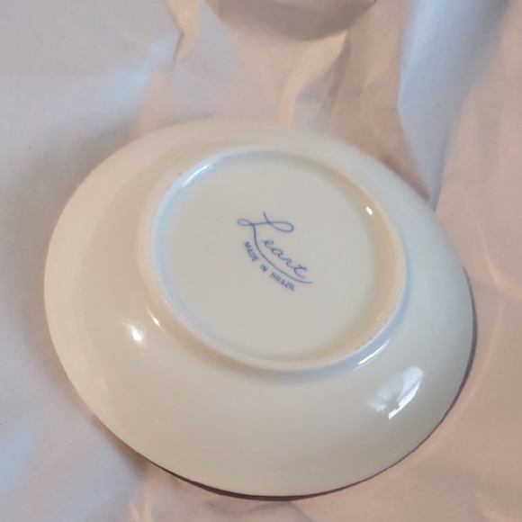 Elegant Gold and Green Teacup and Saucer Set - Picture 6 of 8